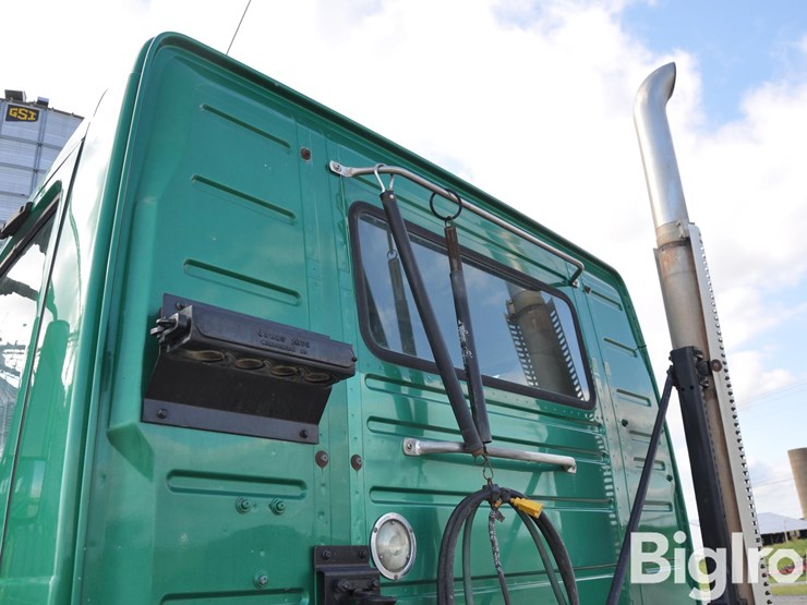 2009-volvo-vnl64t-t/a-truck-tractor-image-19