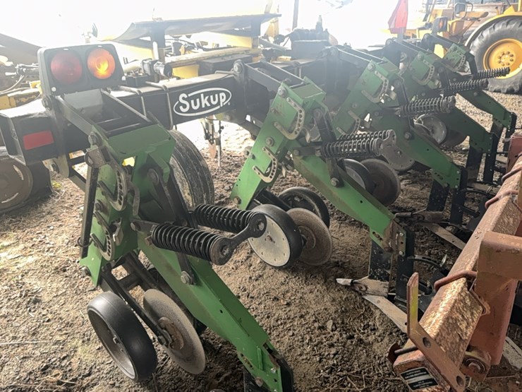 sukup-hi--residue-cultuvator-image-1