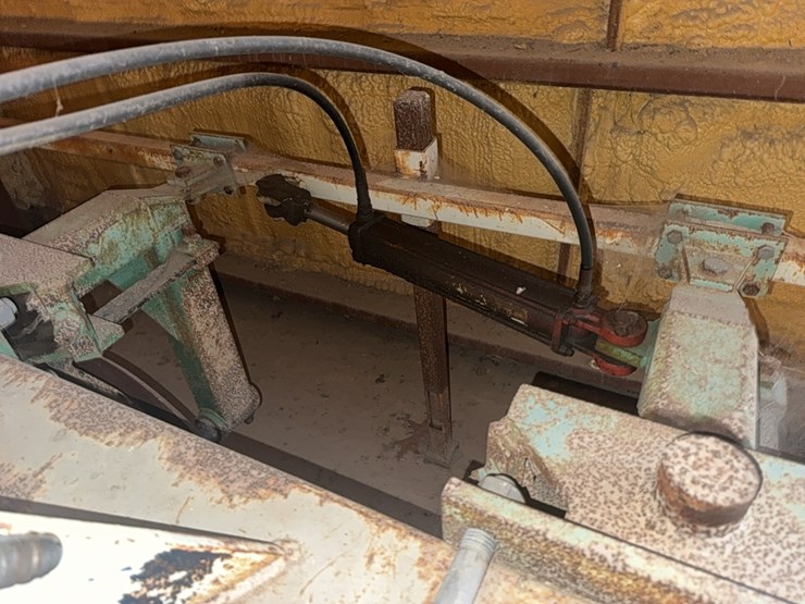 strickland-4-row-sweet-potato-inverting-plow-image-21