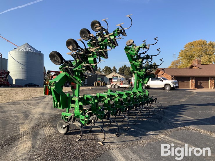 john-deere-16r30"-crop-cultivator-image-7