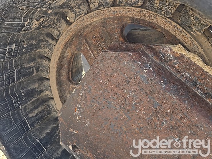 2019-deere-35g-image-21