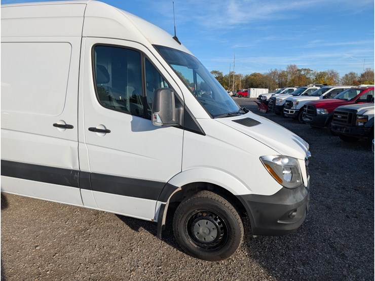 2017-freightliner-sprinter-image-4