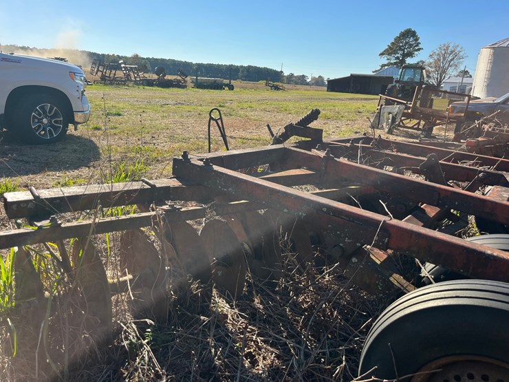 13’-case-disk-9”-spacing,-20”-blades,-no-hydraulics,-frame-for-drag-board,-located-at-276-jonestown-rd,-snow-hill-nc-call-252-531-8061-for-more-information-image-5