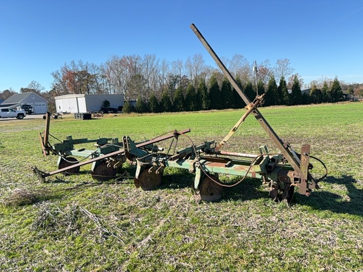 row-bedder---4-row-with-kmc-dirt-door-located-at-107-jernigan-swamp-rd.,-ahoskie,-nc-image-9