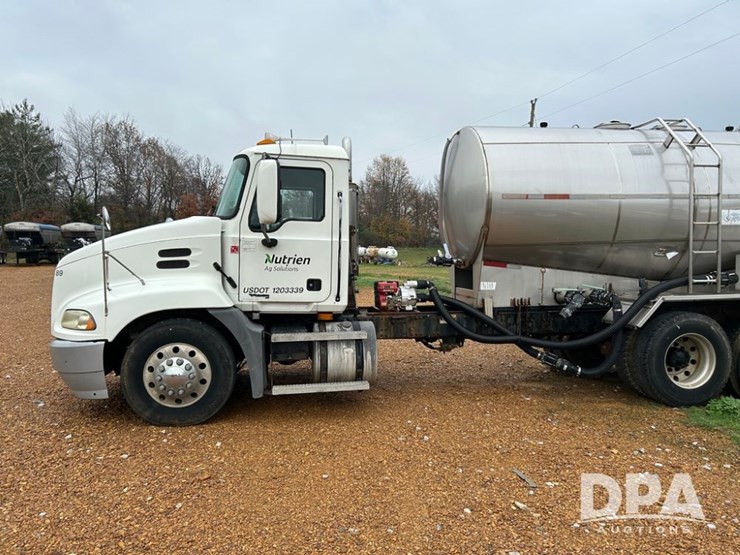 2006-mack-cxn613-vision-liquid-tender-truck-(pz14209,-unit-27926)-image-2