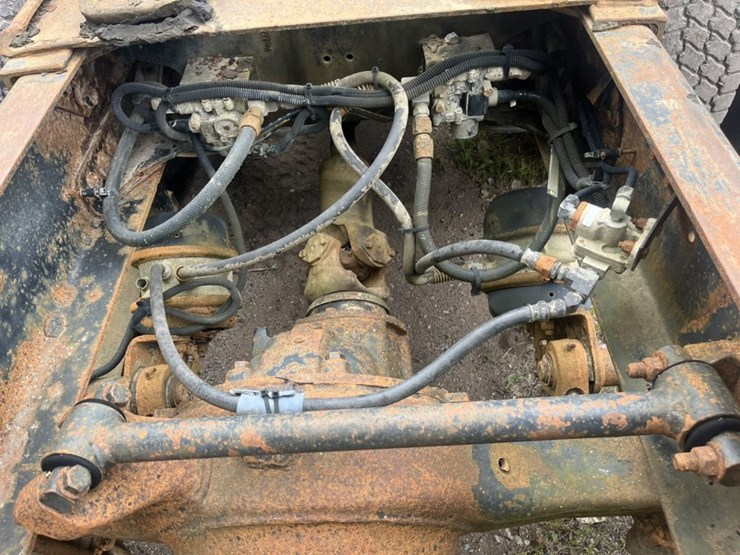 #1633-•-1995-freightliner-usf-1e-sleeper-cab-truck-tractor-image-28