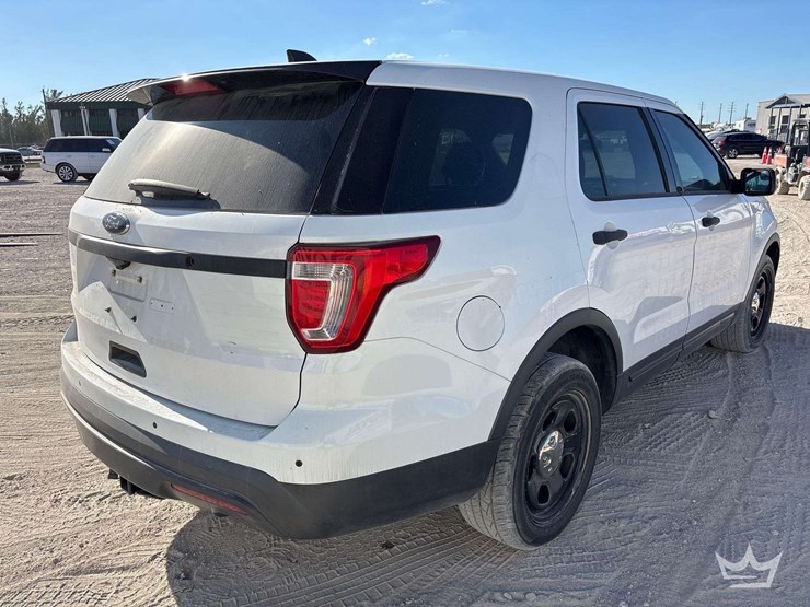 2017-ford-explorer-image-3