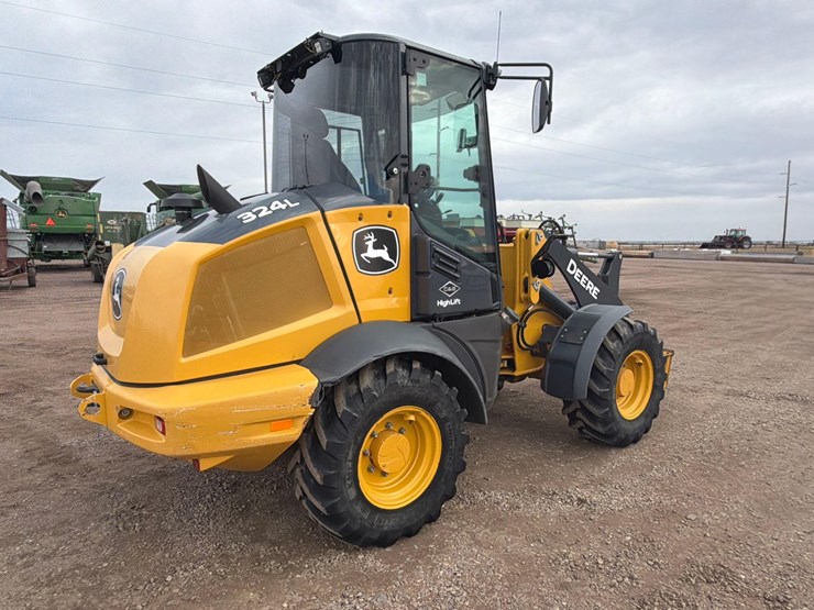 john-deere-324-image-3