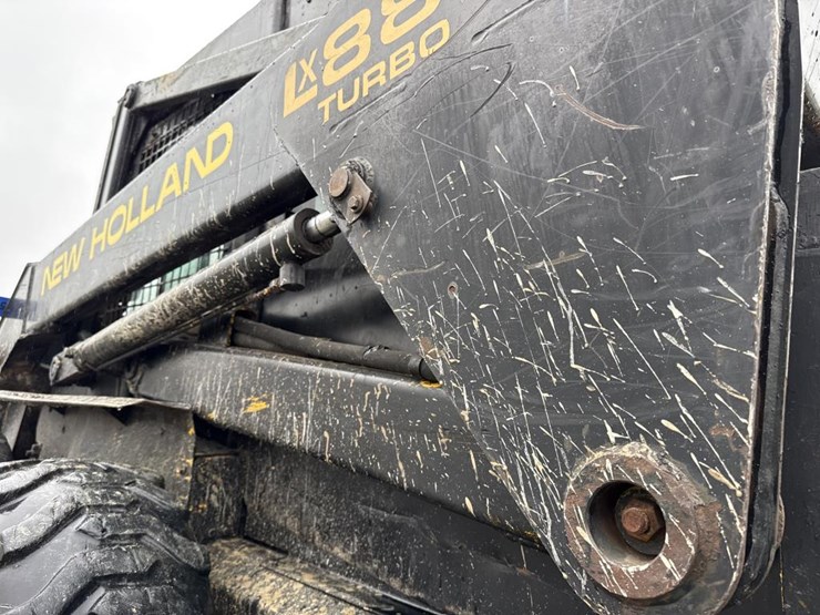 new-holland-lx885-image-25