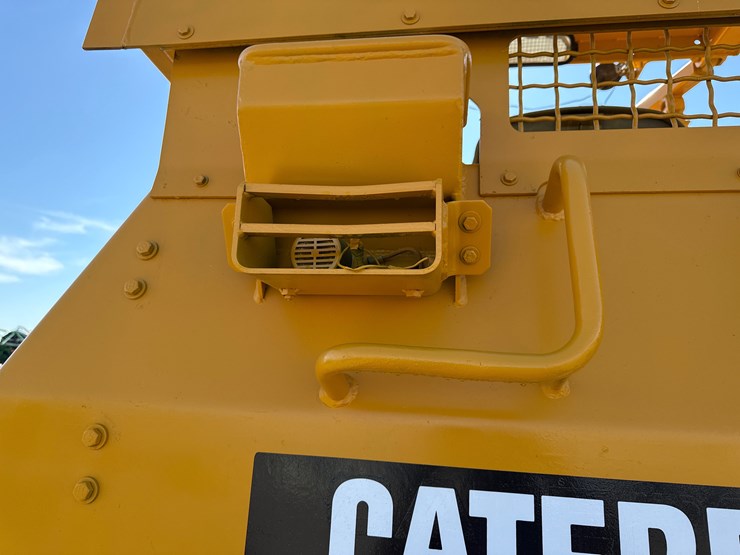 caterpillar-d4h-image-11