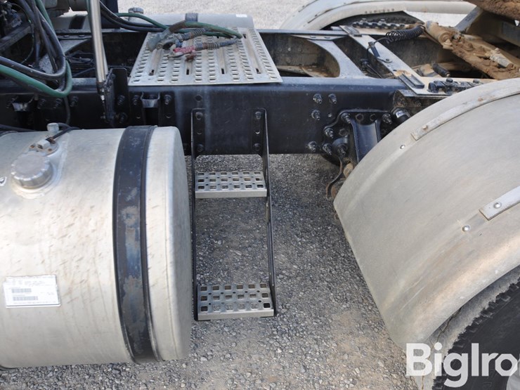 2009-volvo-vnl64t-t/a-truck-tractor-image-16