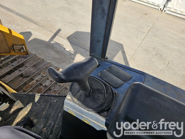 2015-deere-450j-image-31