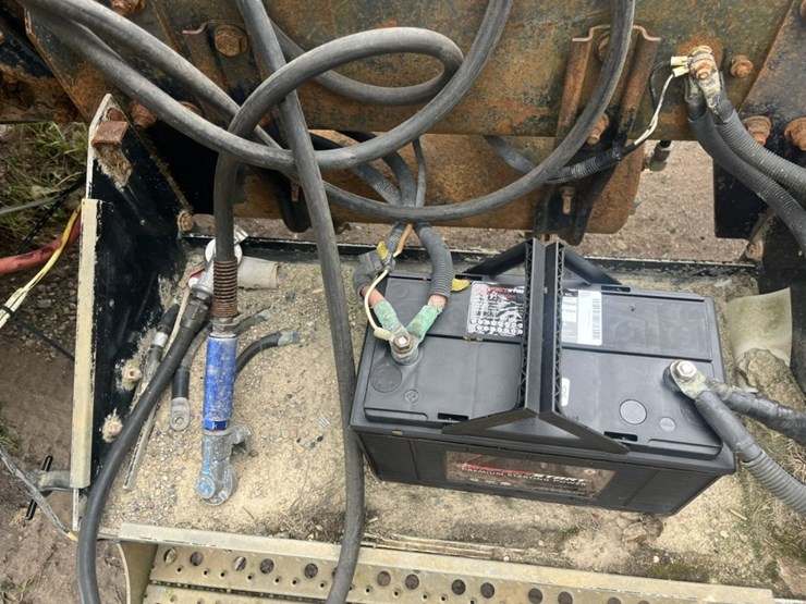 #1633-•-1995-freightliner-usf-1e-sleeper-cab-truck-tractor-image-15