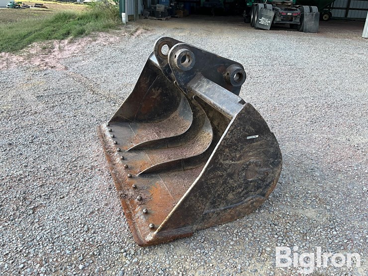 72"-c&p-excavator-bucket-image-1