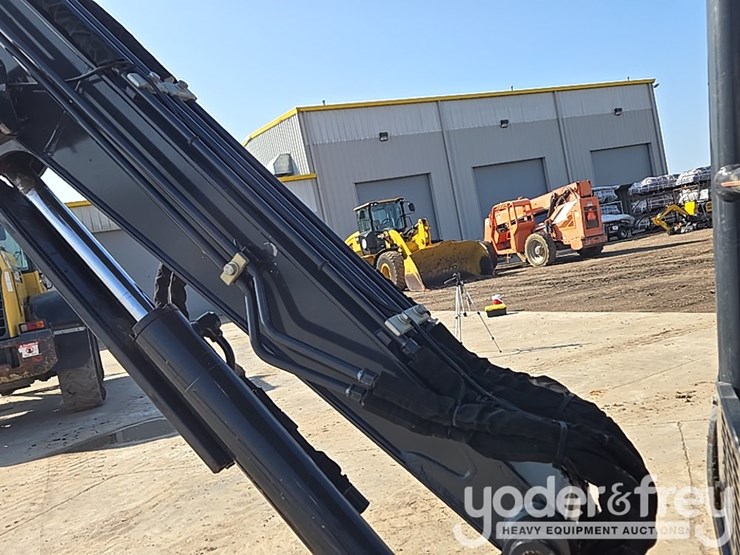 2020-deere-35g-image-38