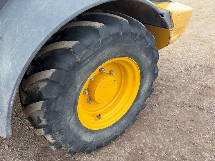 john-deere-324-image-51