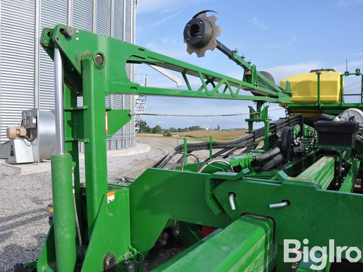 2022-john-deere-db60-image-18