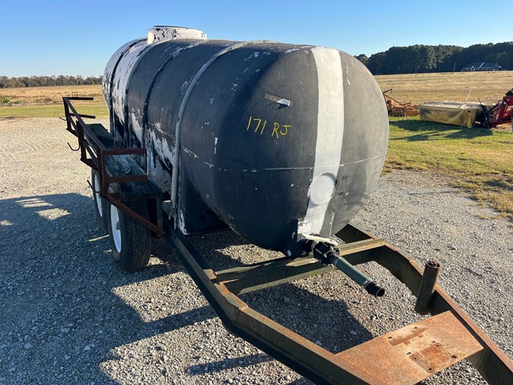 shivers-dual-axle-1000-gal-poly-nurse-trailer,-no-pump,-located-at-1244-vandiford-thomas-rd,-snow-hill-nc-call-252-531-8061-for-more-information-image-2