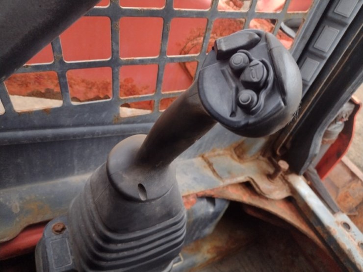 kubota-ssv75-image-9