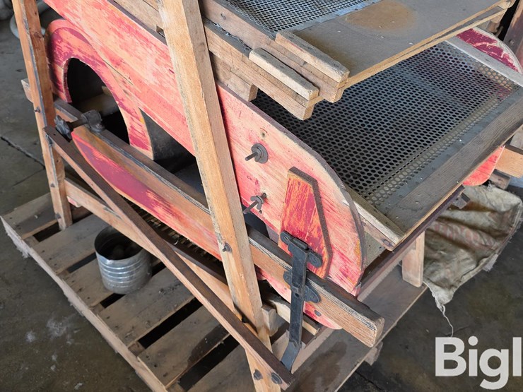 grain-cleaner-&-classic-farm-equipment-image-16