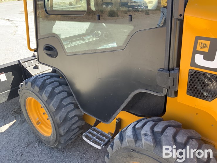 jcb-330t4-skid-steer-wheel-loader-image-15