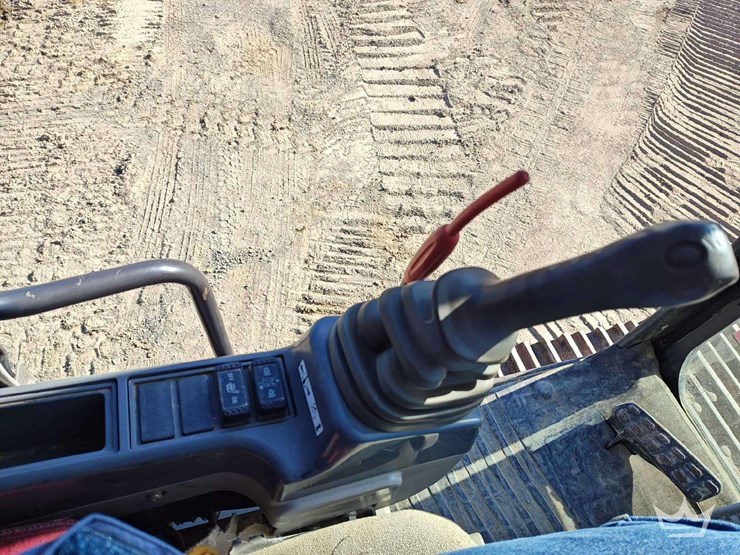 2019-hitachi-zx300-lc-image-27