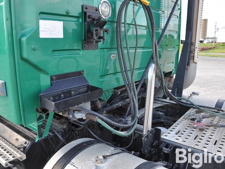 2009-volvo-vnl64t-t/a-truck-tractor-image-17