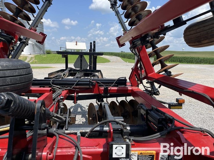 case-ih-330-image-14