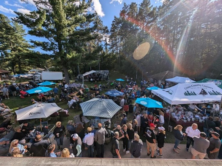 #100-•-waterfront-pub-with-4-bed/2-bath-apartment-image-146