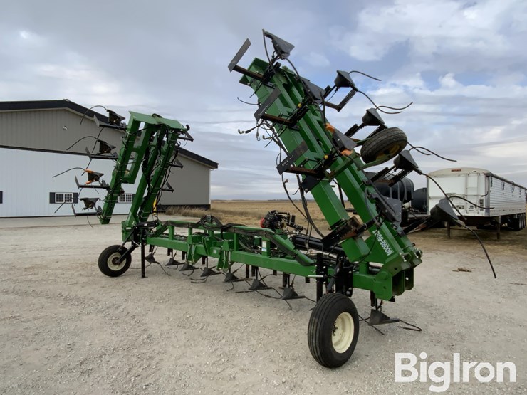 moore-built-25r30-liquid-fertilizer-applicator-image-1