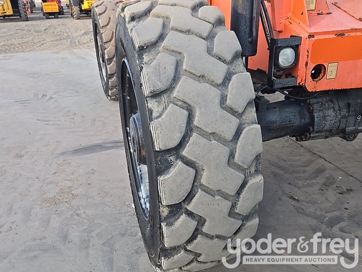 2016-sky-trak-8042-image-34