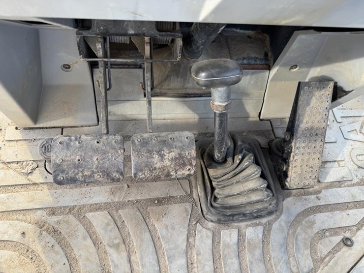 caterpillar-416b-image-54