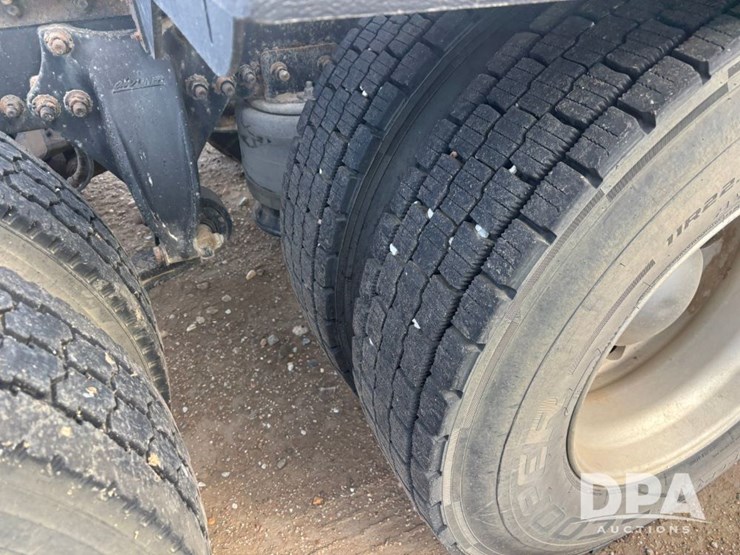 2000-caterpillar-10-image-35