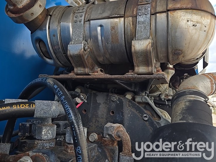 2015-genie-zx-135-image-91