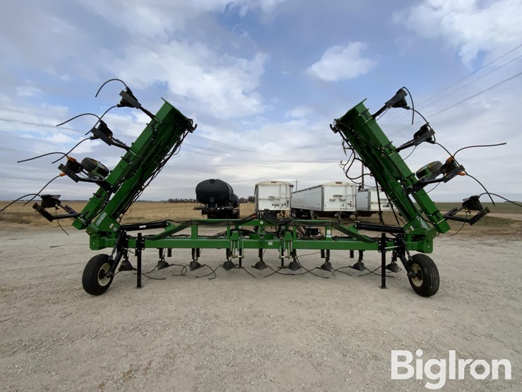 moore-built-25r30-liquid-fertilizer-applicator-image-2