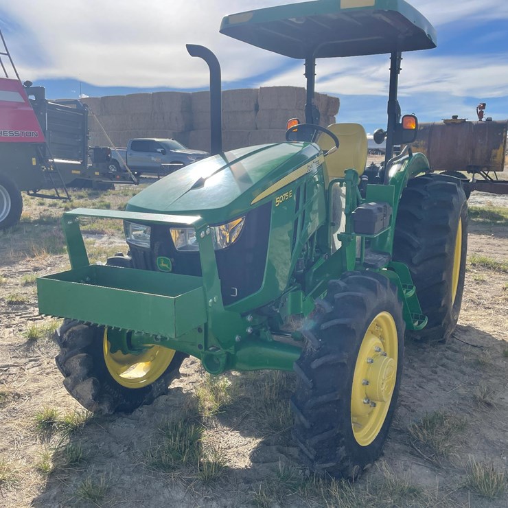 JOHN DEERE 5075E