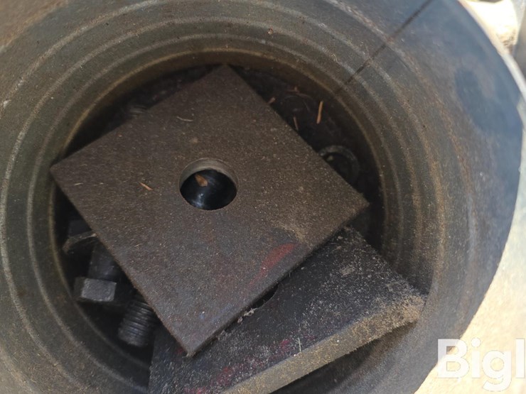 4wd-tractor-rock-box-image-12