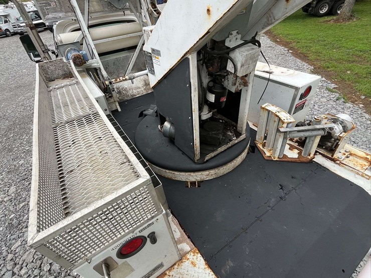 2005-gmc-c8-cable-placer-truck-image-51