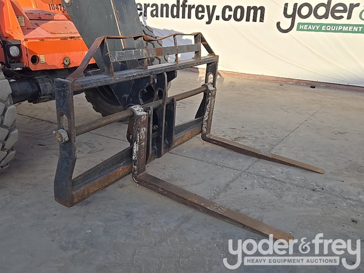 2016-sky-trak-8042-image-10