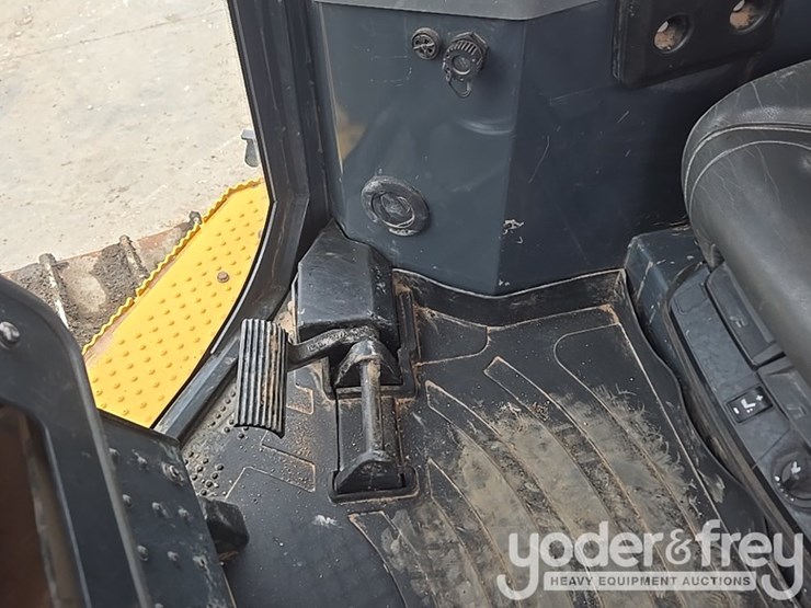 2019-deere-850l-wlt-image-104