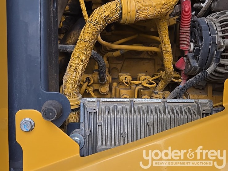 2017-deere-872g-image-128