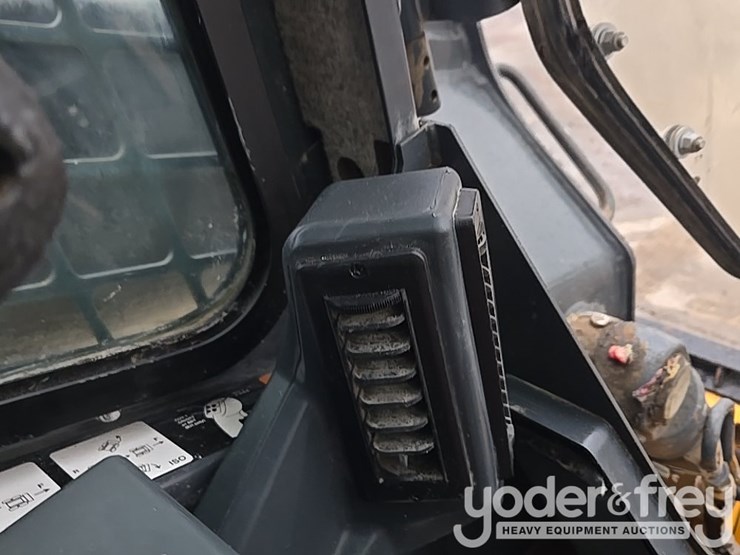 2020-deere-333g-image-73