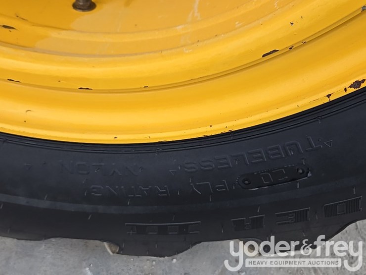 2017-deere-872g-image-94