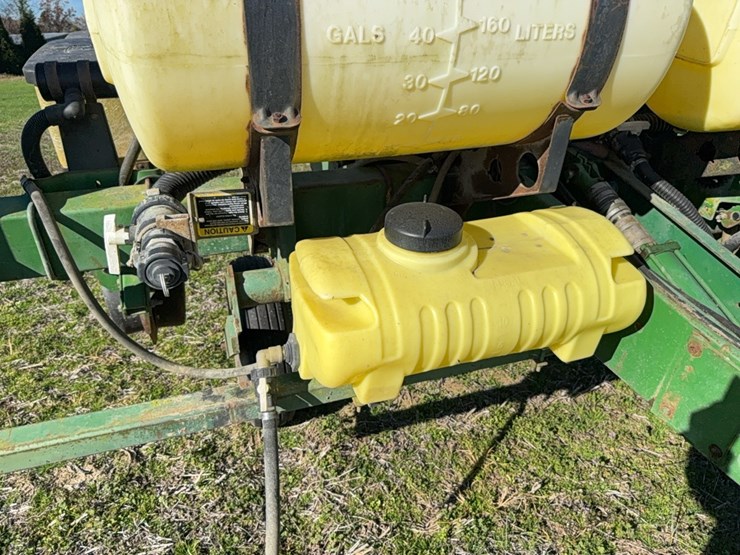 john-deere-7200-pull-type-vacuum-air-planter---4-row-located-at-107-jernigan-swamp-rd.,-ahoskie,-nc-image-37