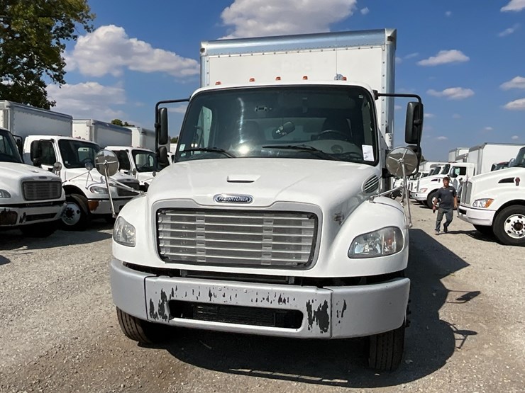 2018-freightliner-m2-106-image-3
