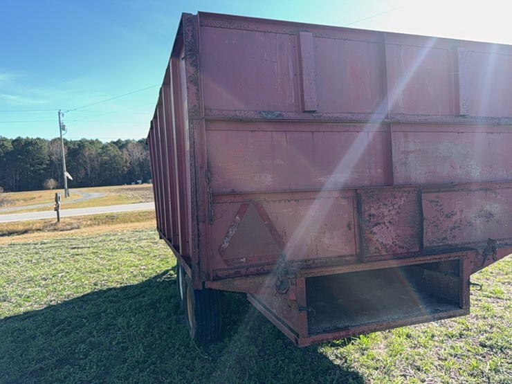 roanoke-tandem-axle-peanut-trailer-located-at-107-jernigan-swamp-rd.-in-ahoskie,-north-carolina-￼-image-8
