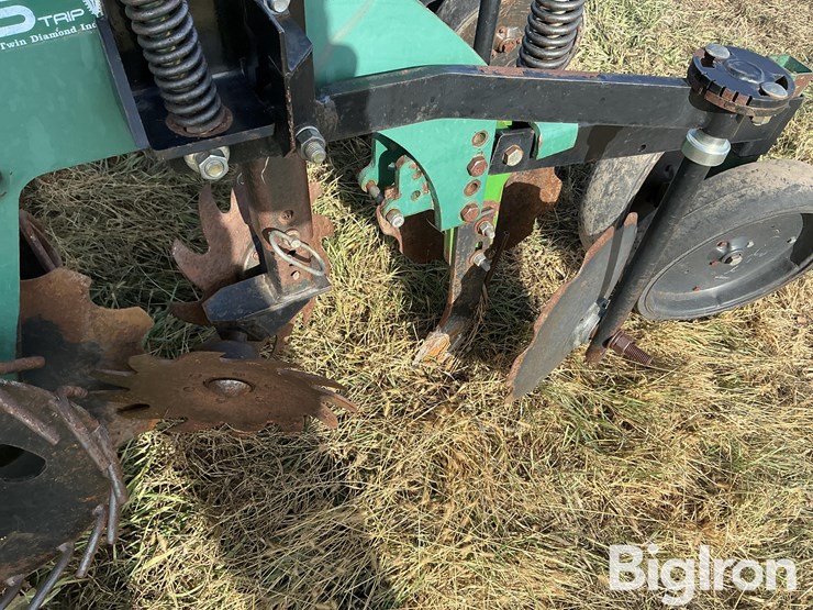 strip-cat-strip-tiller-image-18