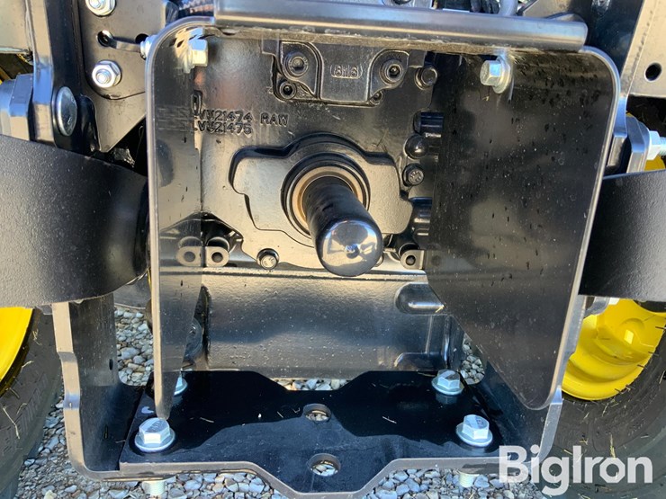 2023-john-deere-1025r-image-12
