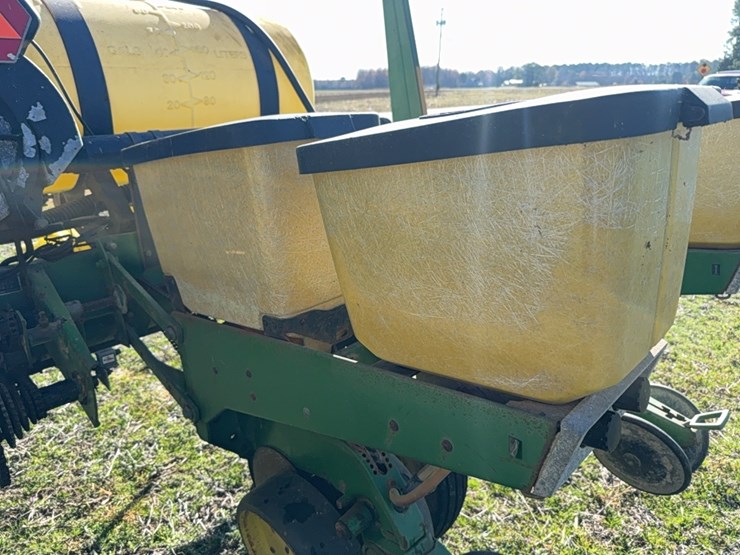 john-deere-7200-pull-type-vacuum-air-planter---4-row-located-at-107-jernigan-swamp-rd.,-ahoskie,-nc-image-34