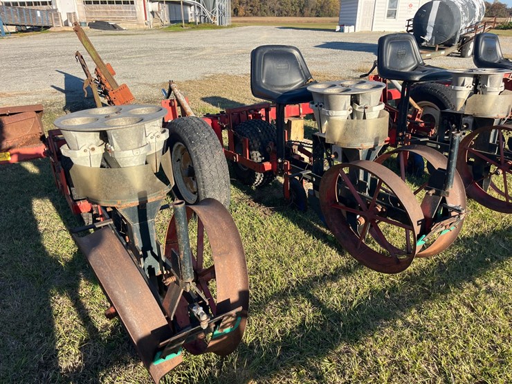4-row-set-mechanical-6000-carosel-transplanters-on-a-210”x4”x7”-bar-located-at-1244-vandiford-thomas-rd-snow-hill-n-c--call-252-531-8061-for-info-image-2